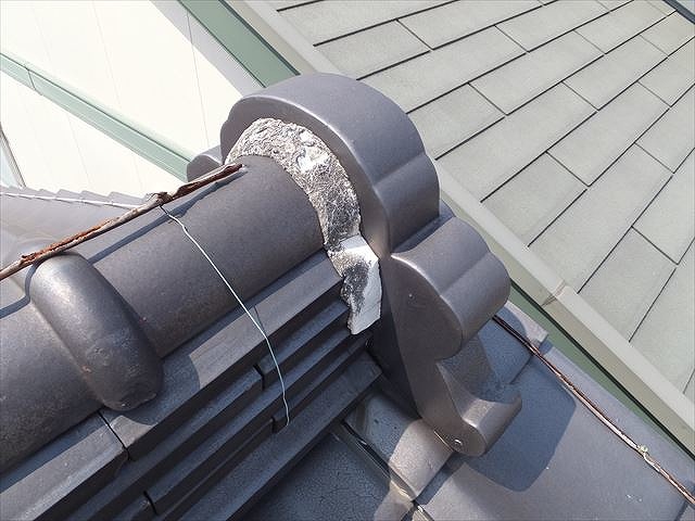 鬼瓦の周囲の漆喰